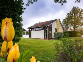 Detached bungalow in Zeeland on the Stelleplas